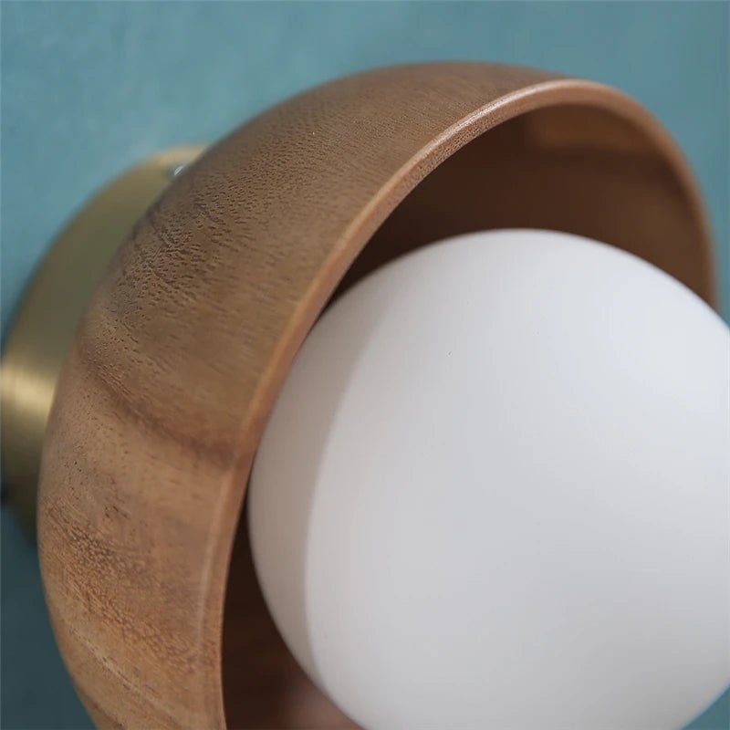 Applique murale bidirectionnelle en bois massif et verre dépoli scandinave - Lumeria