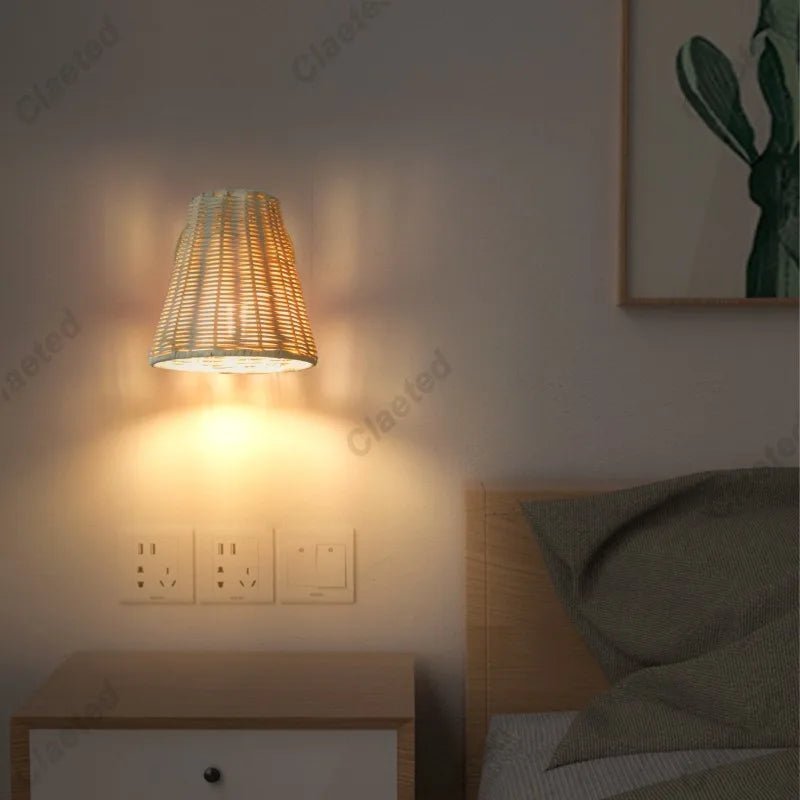 Applique murale bohème en rotin tressé avec ampoule LED E27 - Lumeria