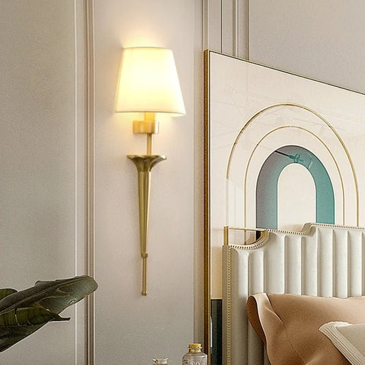 Applique murale en cuivre avec abat - jour en tissu beige industrielle - Lumeria