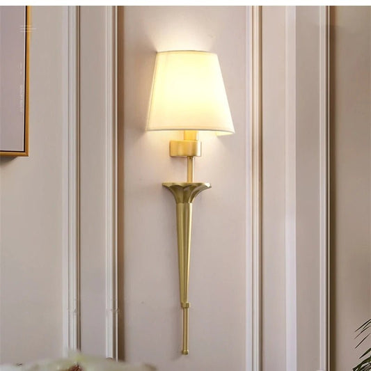 Applique murale en cuivre avec abat - jour en tissu beige industrielle - Lumeria