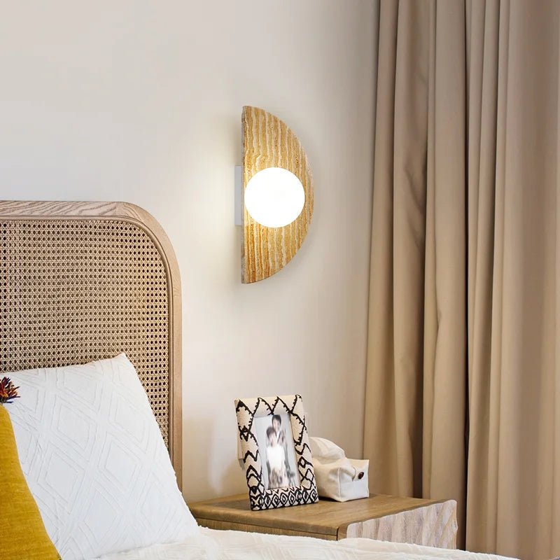Applique murale en travertin jaune forme demi - cercle art déco - Lumeria