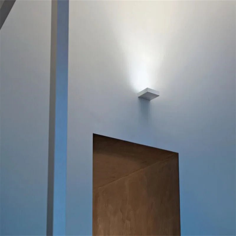 Applique murale LED en aluminium blanc à éclairage vers le haut - Lumeria