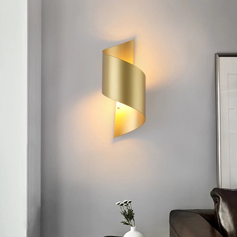 Applique murale LED en aluminium doré à lumière orientée haut et bas - Lumeria