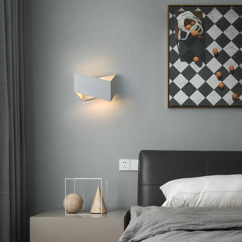 Applique murale LED en aluminium noir et blanc à éclairage haut et bas - Lumeria