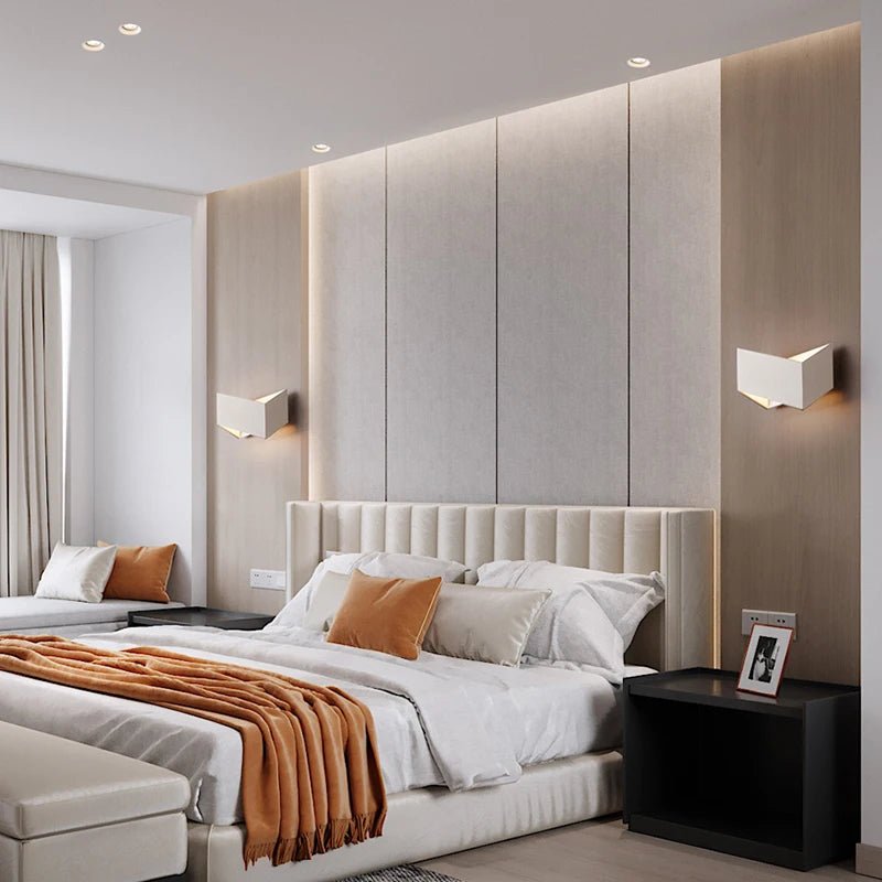 Applique murale LED en aluminium noir et blanc à éclairage haut et bas - Lumeria