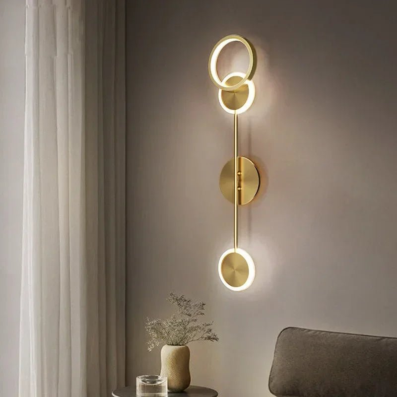 Applique murale ronde en fer avec diffuseur acrylique doré LED - Lumeria