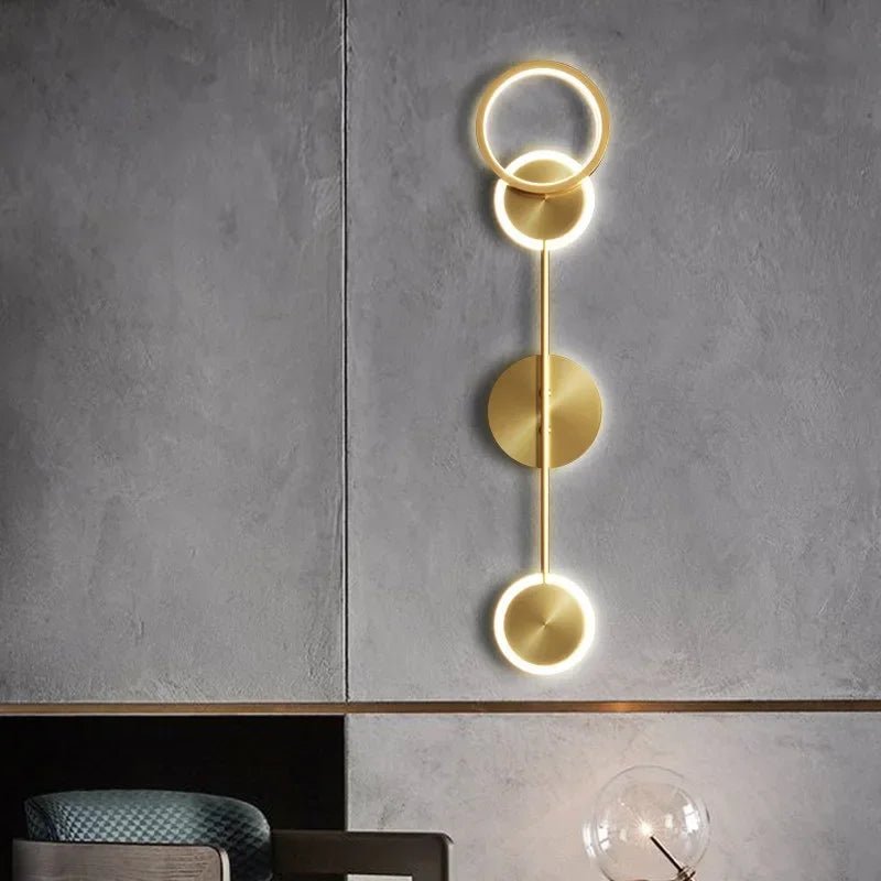 Applique murale ronde en fer avec diffuseur acrylique doré LED - Lumeria