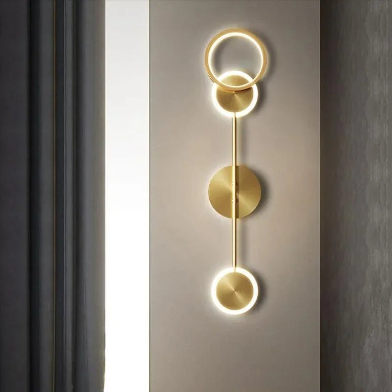 Applique murale ronde en fer avec diffuseur acrylique doré LED - Lumeria