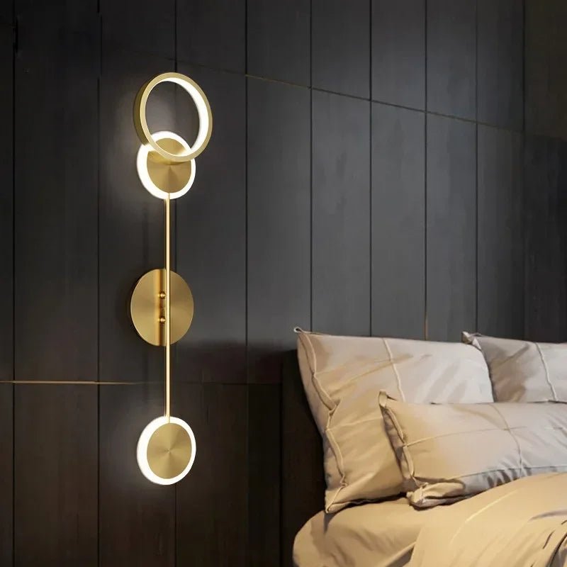 Applique murale ronde en fer avec diffuseur acrylique doré LED - Lumeria