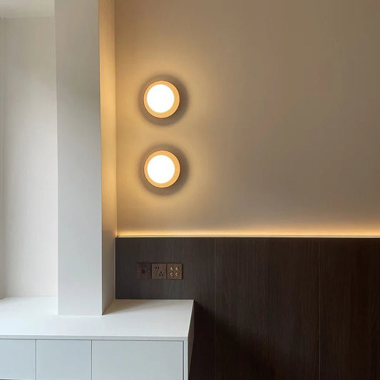 Applique murale ronde en noyer massif avec verre dépoli Wabi Sabi - Lumeria