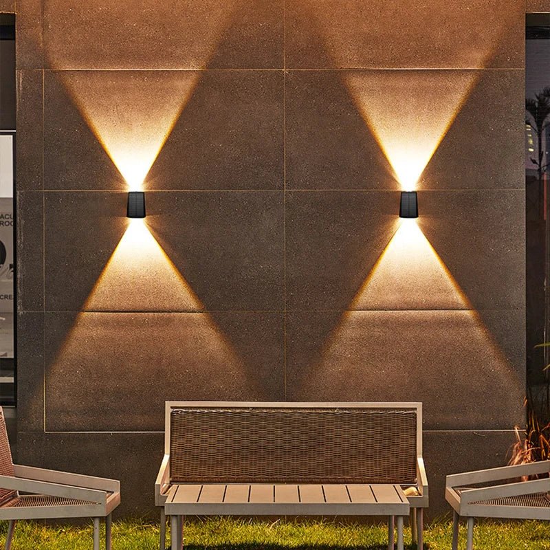 Applique murale solaire extérieure à LED double faisceau en ABS - Lumeria