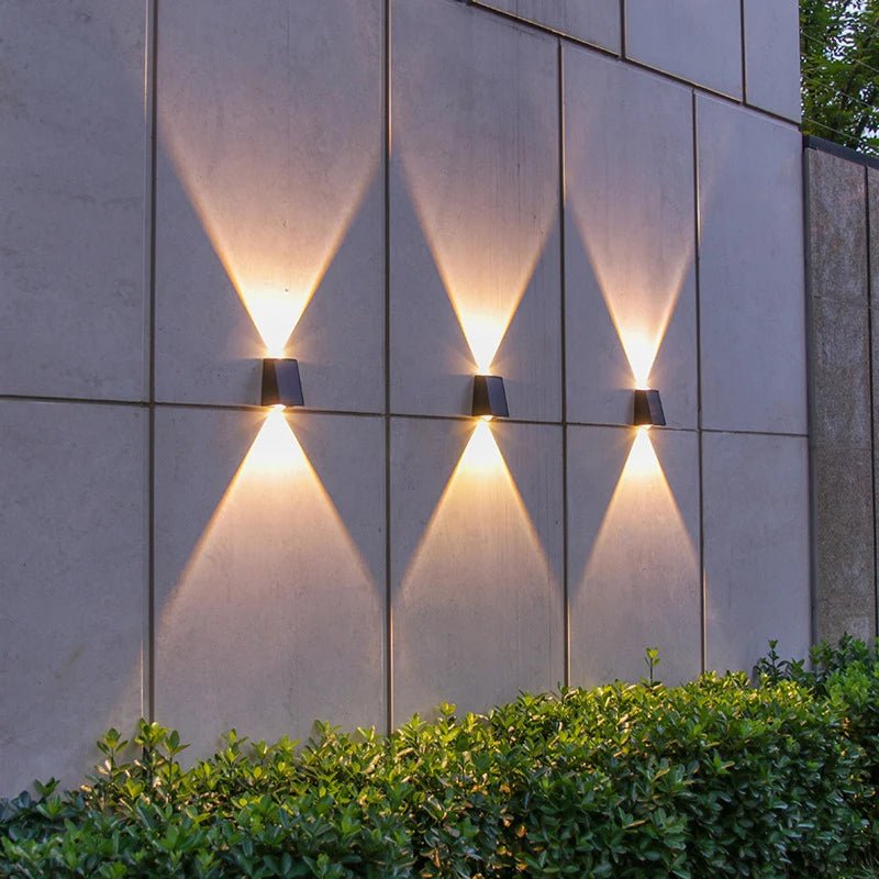 Applique murale solaire extérieure à LED double faisceau en ABS - Lumeria