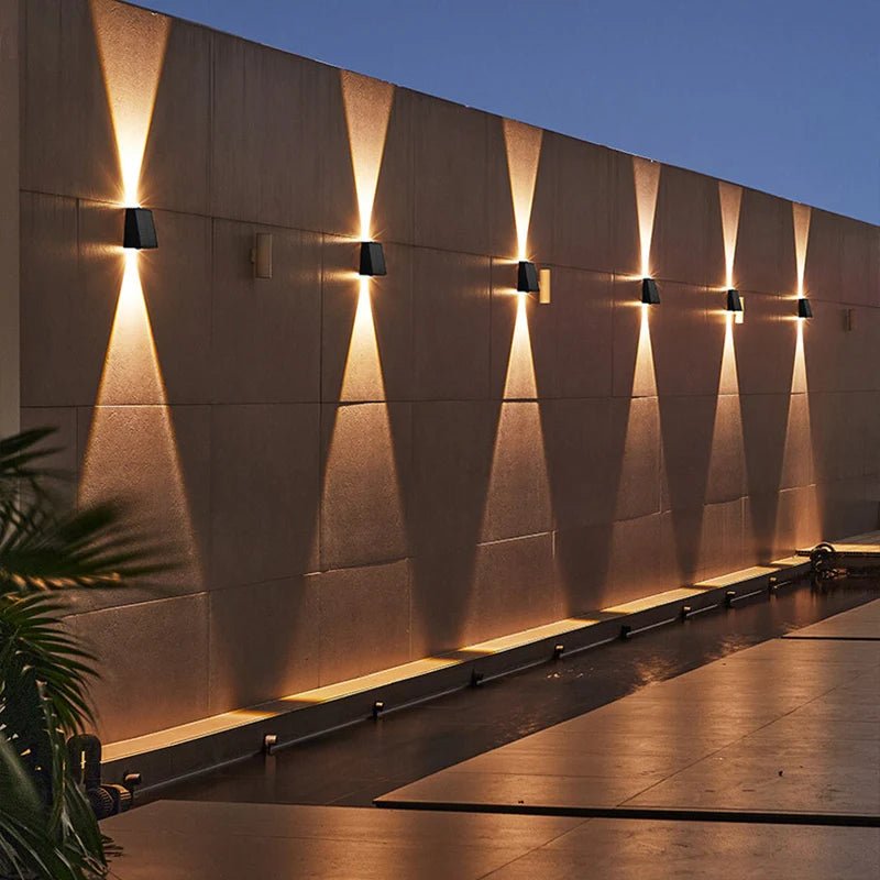 Applique murale solaire extérieure à LED double faisceau en ABS - Lumeria