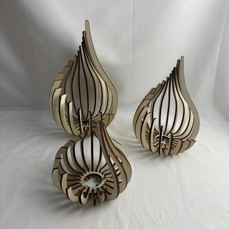 Bougeoir sculpté en bois forme flamme avec lumière jaune chaleureuse - Lumeria