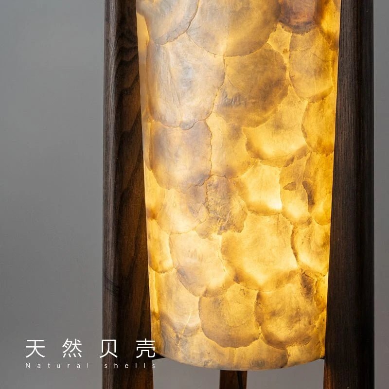 Lampadaire en noyer massif avec abat - jour rond en tissu dimmable - Lumeria