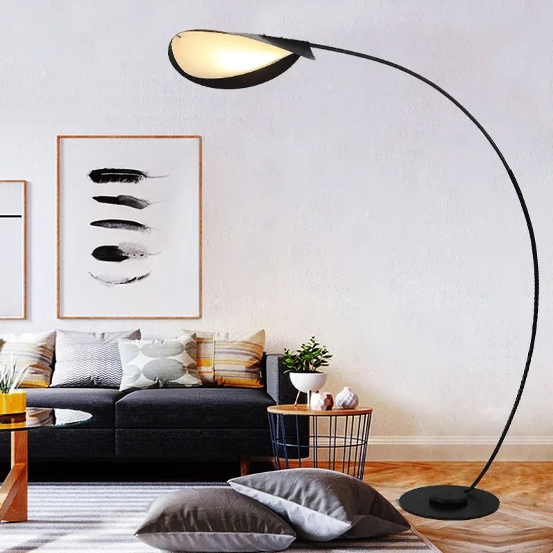 Lampadaire LED en métal incurvé Pleno - Lumeria