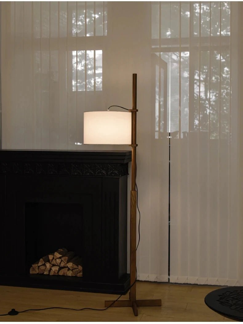 Lampadaire scandinave bois massif avec abat - jour en tissu naturel LED - Lumeria