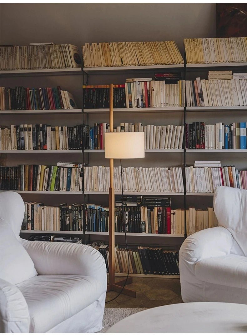 Lampadaire scandinave bois massif avec abat - jour en tissu naturel LED - Lumeria