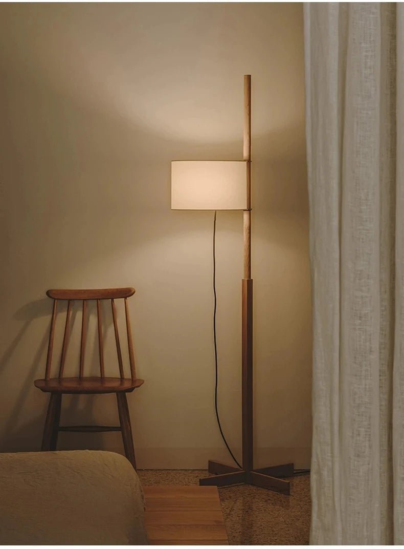 Lampadaire scandinave bois massif avec abat - jour en tissu naturel LED - Lumeria