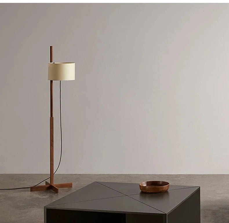 Lampadaire scandinave bois massif avec abat - jour en tissu naturel LED - Lumeria