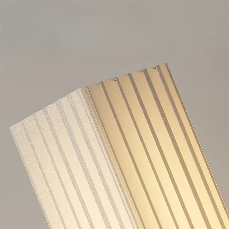 Lampadaire scandinave dimmable avec base bois naturel et abat - jour tissu - Lumeria