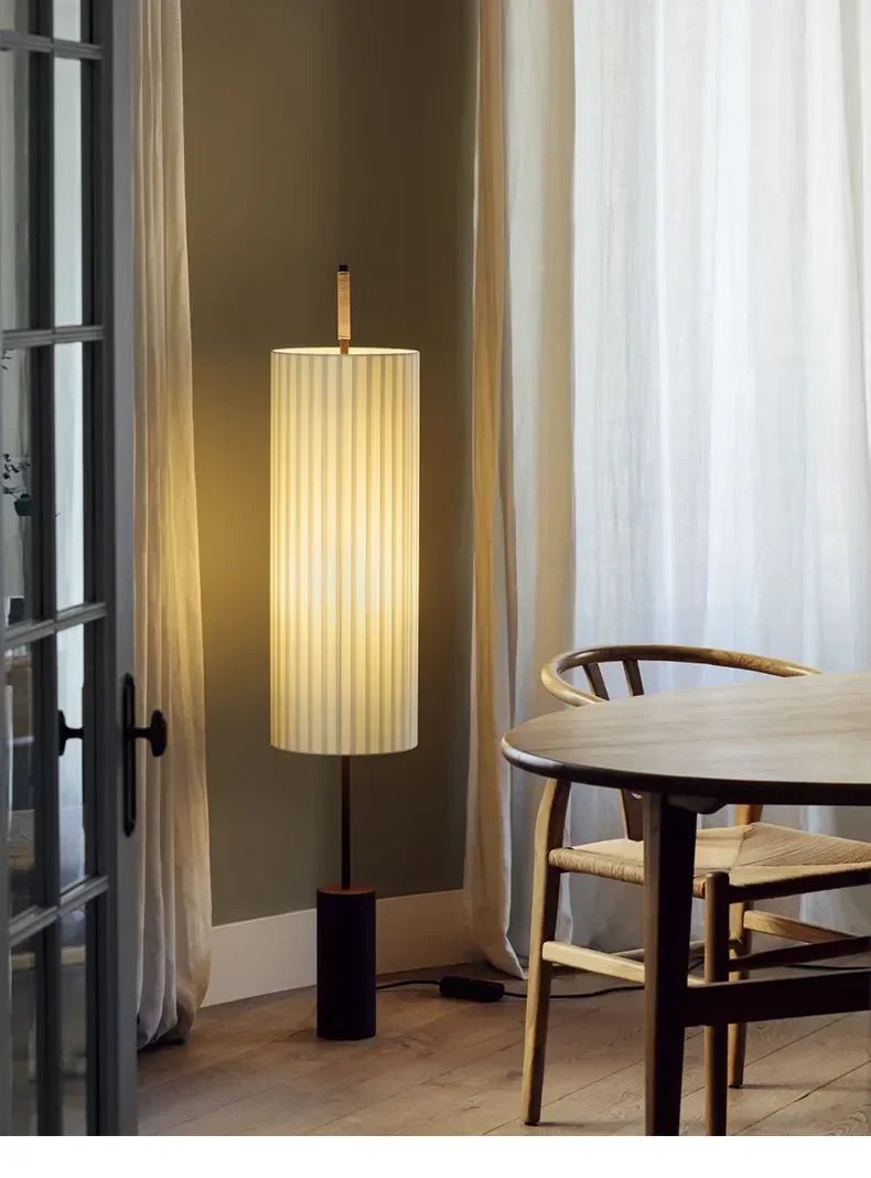 Lampadaire sur pied avec abat - jour tricoté main et éclairage réglable Japandi - Lumeria