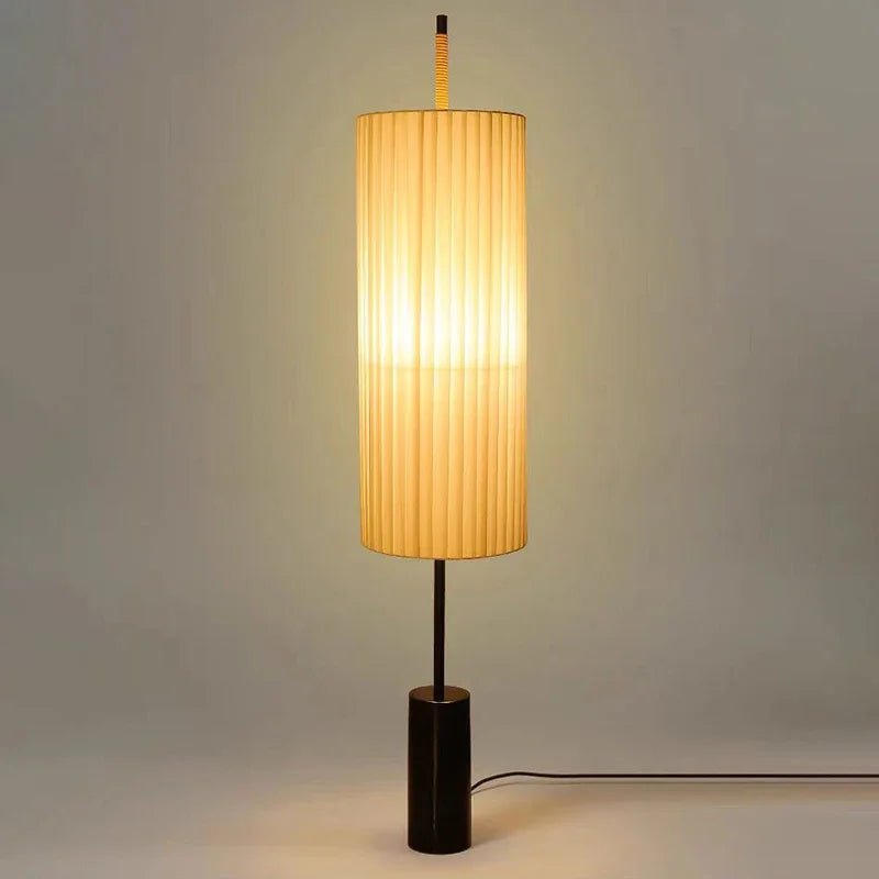 Lampadaire sur pied avec abat - jour tricoté main et éclairage réglable Japandi - Lumeria