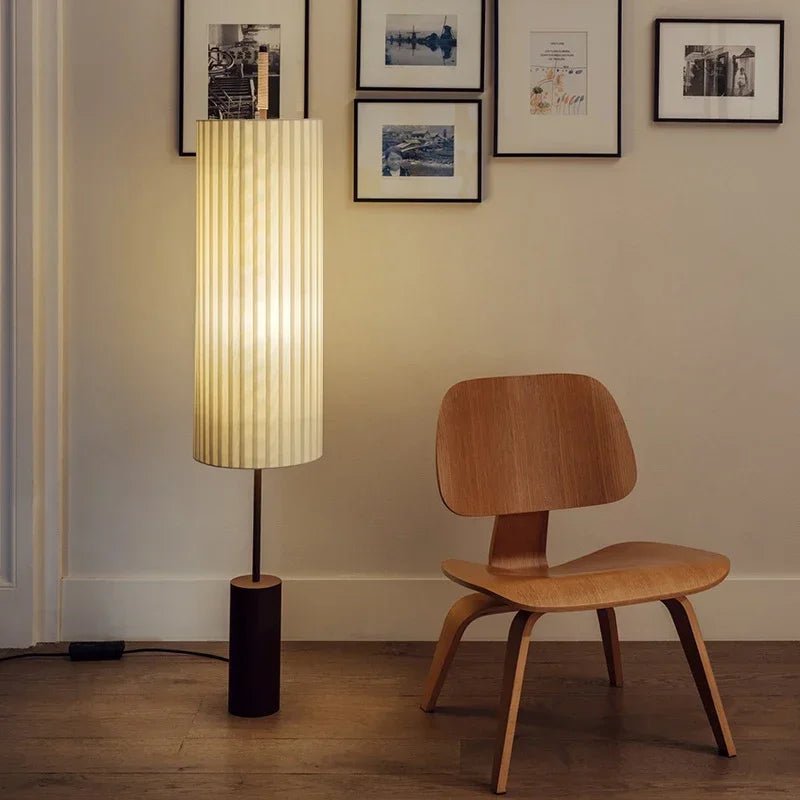 Lampadaire sur pied avec abat - jour tricoté main et éclairage réglable Japandi - Lumeria