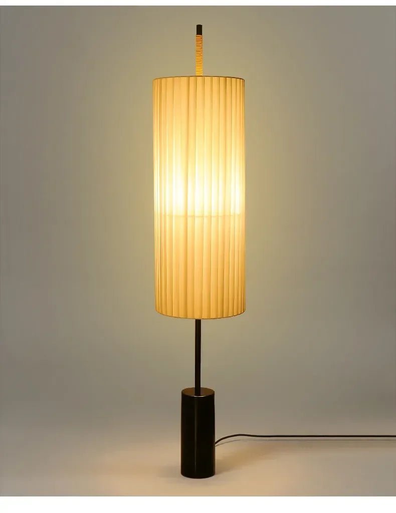 Lampadaire sur pied avec abat - jour tricoté main et éclairage réglable Japandi - Lumeria