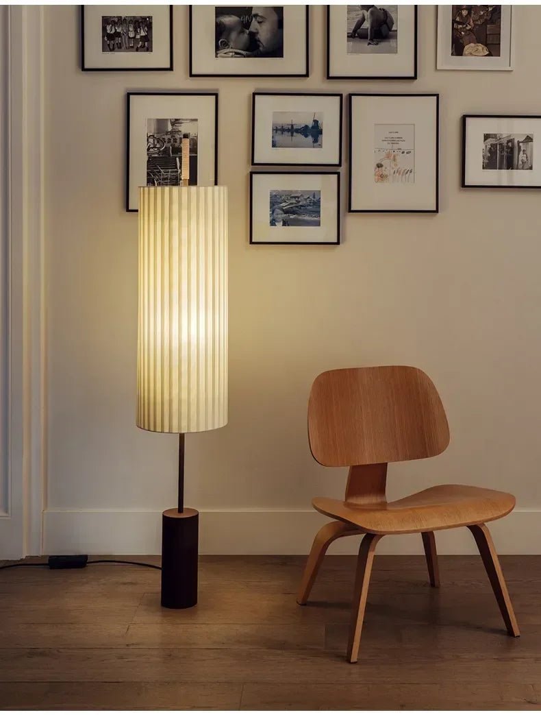 Lampadaire sur pied avec abat - jour tricoté main et éclairage réglable Japandi - Lumeria