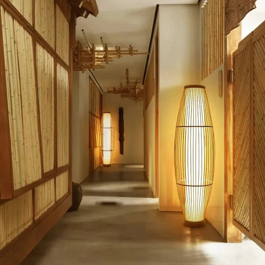 Lampadaire tactile en bambou tressé à abat - jour métal Japandi - Lumeria