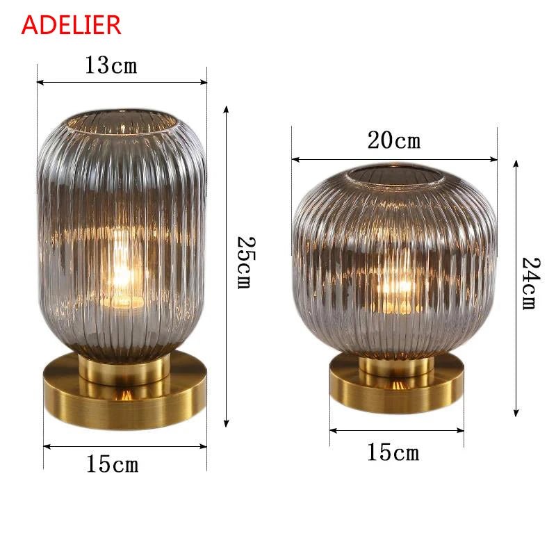 Lampe à poser avec abat - jour en verre vitrail multicolore et pied métal doré - Lumeria