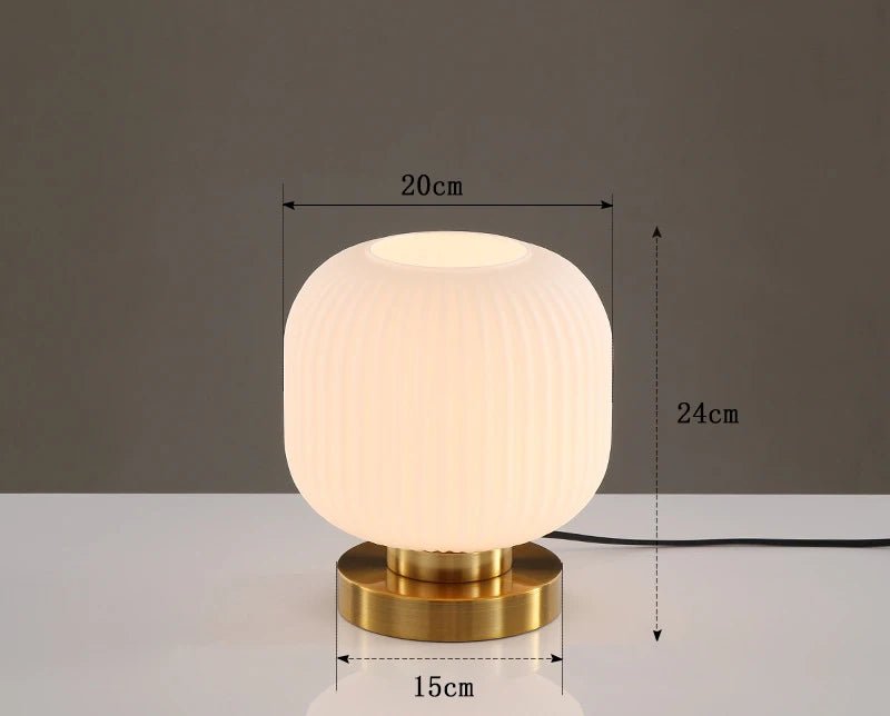 Lampe à poser avec abat - jour en verre vitrail multicolore et pied métal doré - Lumeria