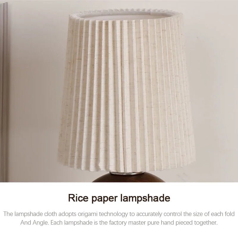 Lampe à poser en céramique blanche avec abat - jour plissé rechargeable - Lumeria