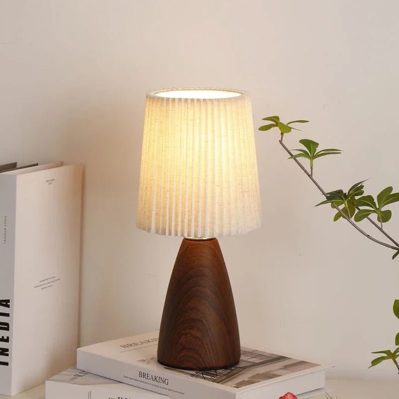 Lampe à poser en céramique blanche avec abat - jour plissé rechargeable - Lumeria
