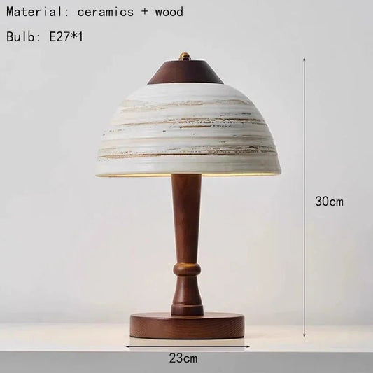 Lampe à poser en céramique blanche texturée avec pied bois clair naturel - Lumeria
