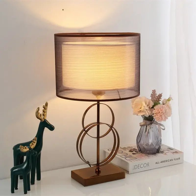 Lampe à poser scandinave métal noir or avec abat - jour tissu LED - Lumeria