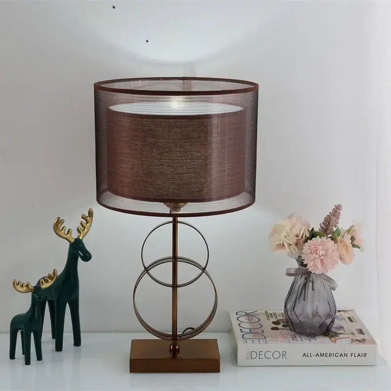 Lampe à poser scandinave métal noir or avec abat - jour tissu LED - Lumeria