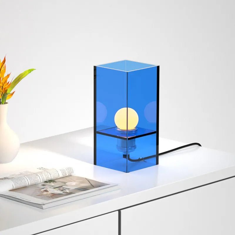 Lampe de bureau avec abat - jour acrylique translucide et socle laiton - Lumeria