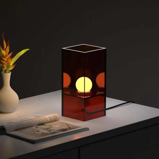 Lampe de bureau avec abat - jour acrylique translucide et socle laiton - Lumeria