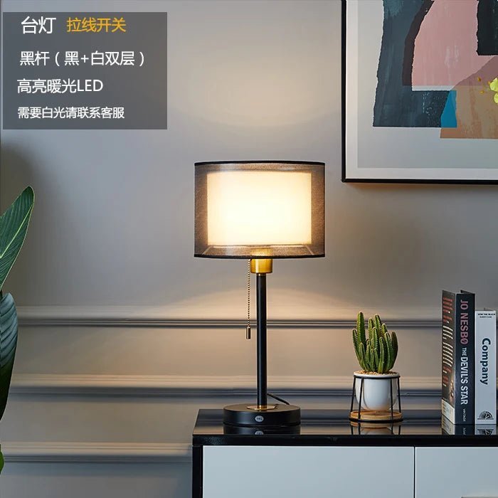 Lampe de table Art déco métal chromé avec abat - jour noir - Lumeria