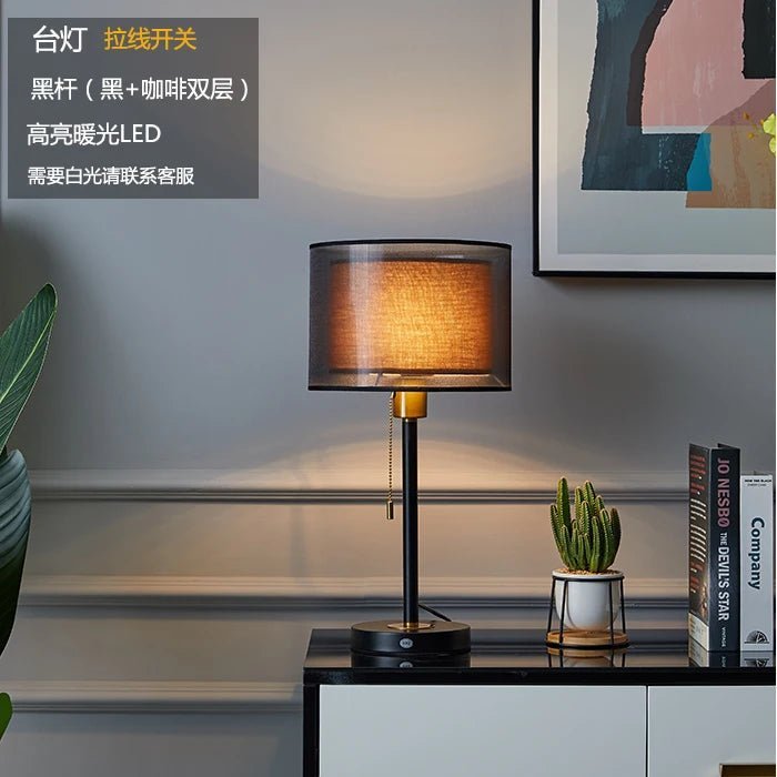 Lampe de table Art déco métal chromé avec abat - jour noir - Lumeria