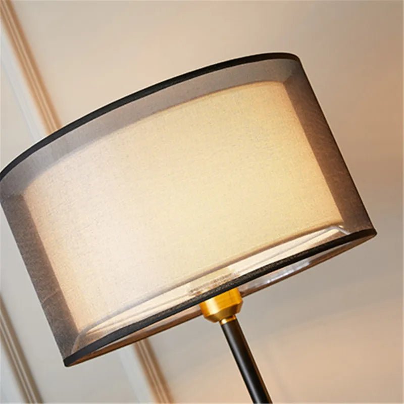 Lampe de table Art déco métal chromé avec abat - jour noir - Lumeria