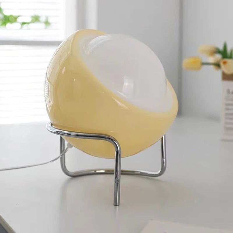 Lampe de table Bauhaus verre beige orientable à LED dimmable - Lumeria