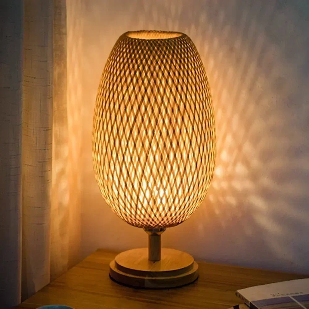 Lampe de table en bambou avec abat - jour en rotin tressé - Lumeria