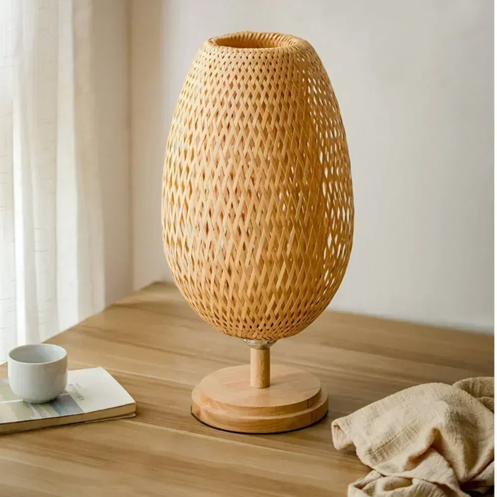 Lampe de table en bambou avec abat - jour en rotin tressé - Lumeria