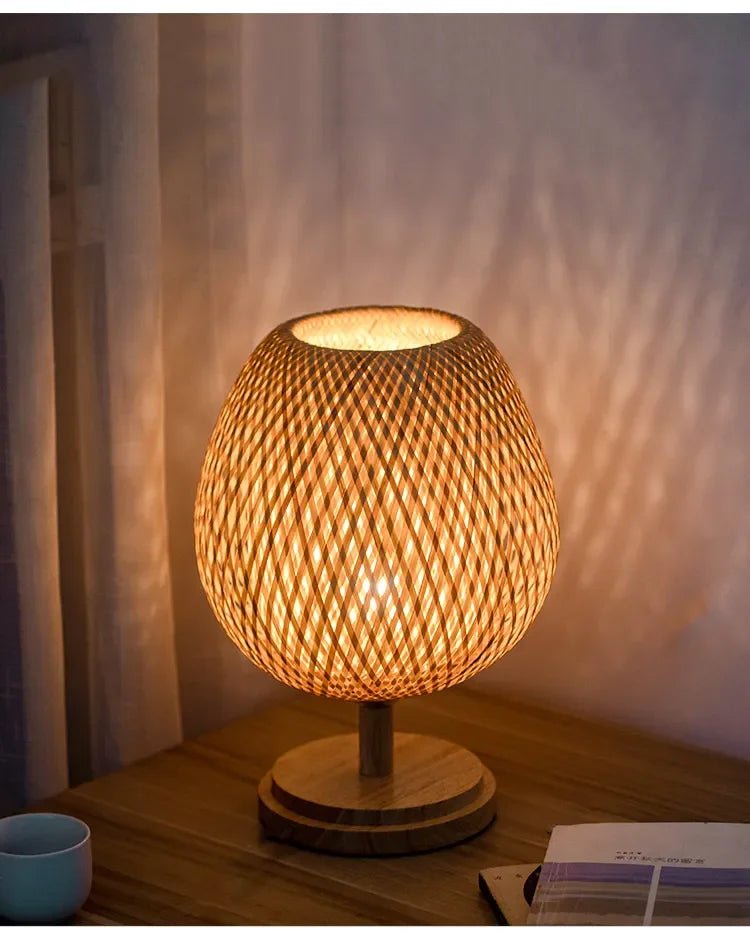 Lampe de table en bois et rotin tressé Merena - Lumeria