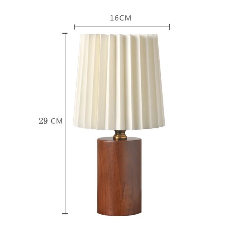 Lampe de table en bois massif avec abat - jour plissé tissu hygge - Lumeria