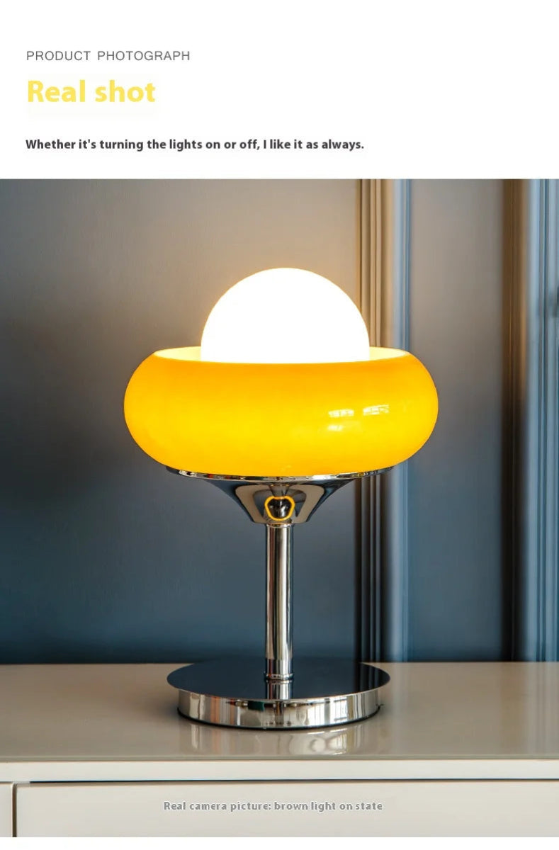 Lampe LED au design nordique rétro, luminaire décoratif d'intérieur, idéal pour une chambre à coucher, une salle à manger, une table, ou une tête de lit - Lumeria