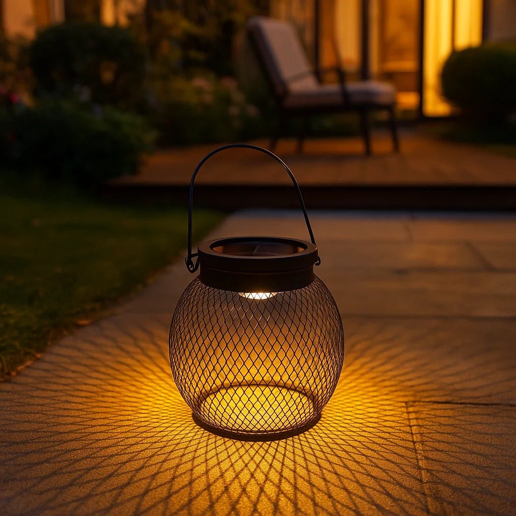 Lanterne solaire métal suspendue vintage à LED chaude automatique - Lumeria